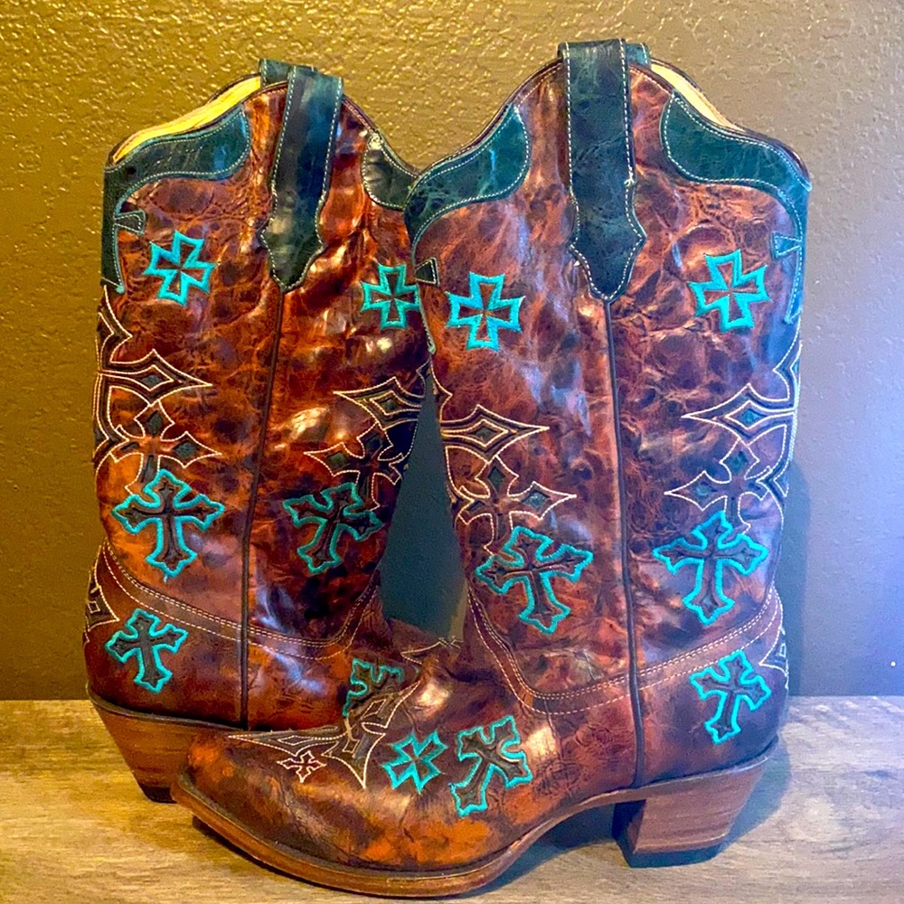 Women’s Corrals Cowboy boots size 9.5